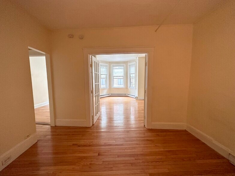 Building Photo - 50 Prince St