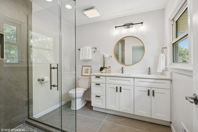 Building Photo - 30 Crescent Dr