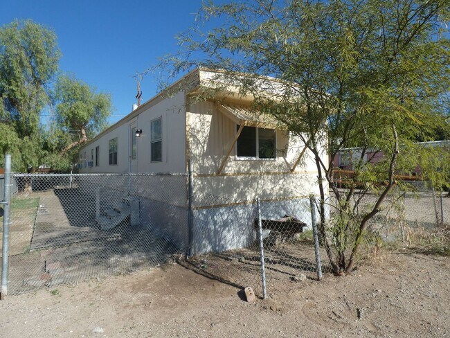Primary Photo - 2858 W Carnauba St