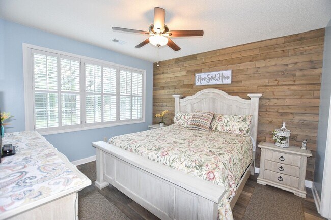 Building Photo - 5825 Catalina Dr