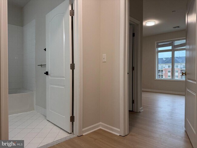 Building Photo - 407 Carson Terrace