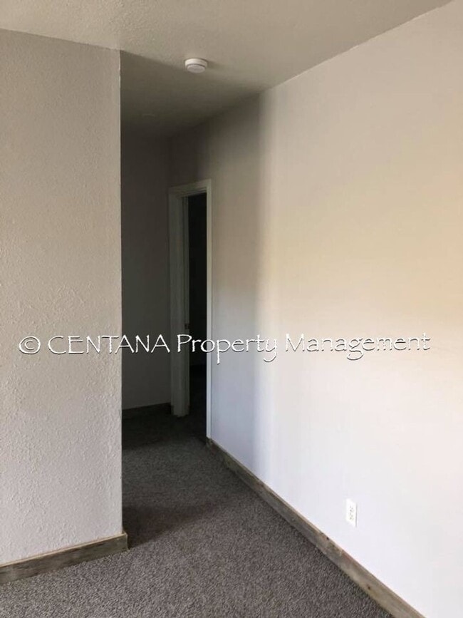 Building Photo - Newly Updated 3 Bedroom house