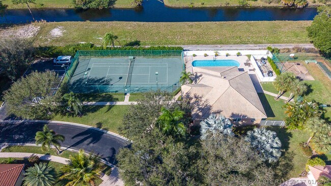 Building Photo - 5260 Grande Palm Cir