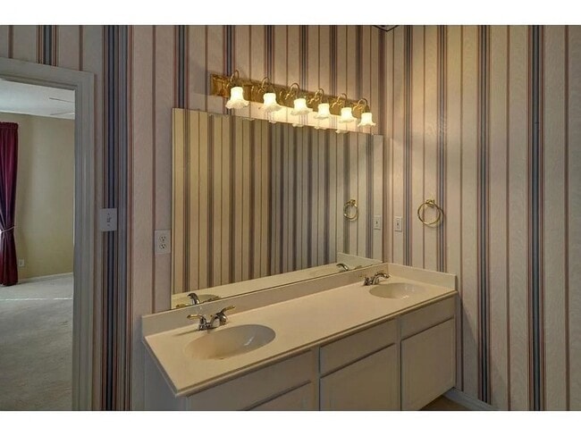 Building Photo - 7801 Roaring Ridge Dr
