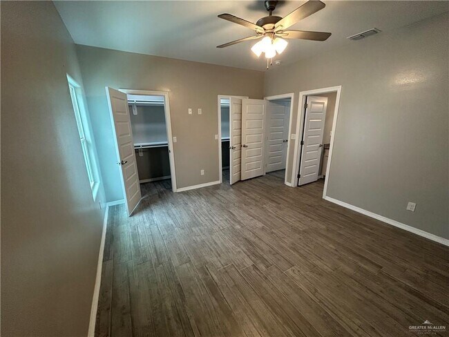 Building Photo - 13 Stauffers St