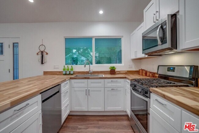 Building Photo - 5137 N Eagle Rock Blvd