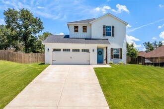 Building Photo - Beautifully Updated 3 Bed, 2.5 Bath in Pea...