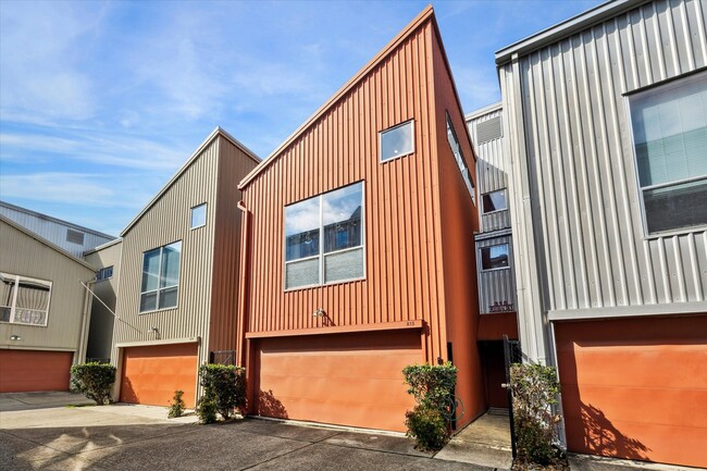 Building Photo - 815 Robin St