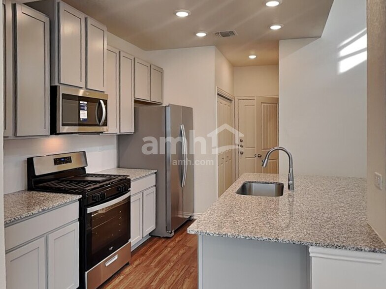 Building Photo - 2723 Spencebrook