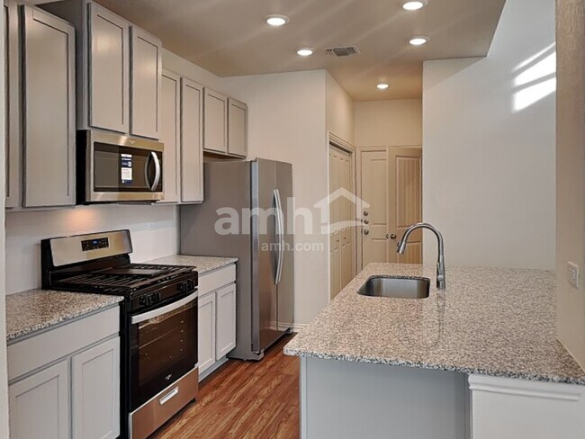 Building Photo - 2723 Spencebrook