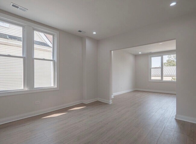 Building Photo - 7047 S Princeton Ave