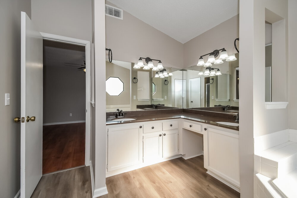 Building Photo - 8155 Pineverde Ln