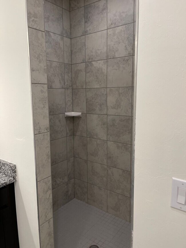 Building Photo - Stunning and spacious Single Family Home!