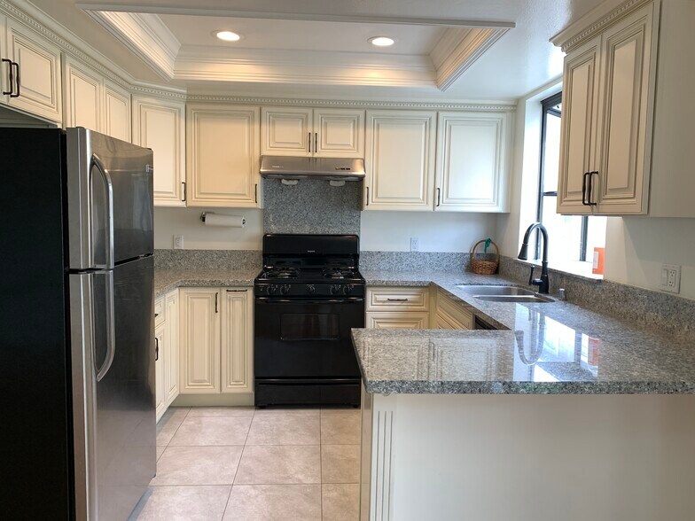 Building Photo - 15220 S Normandie Ave