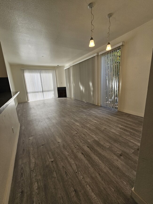 Living Room - 1150 Granville Ave