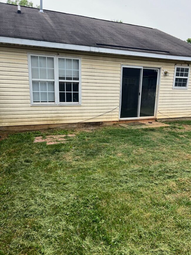 Building Photo - Ranch home in the Fairstone community