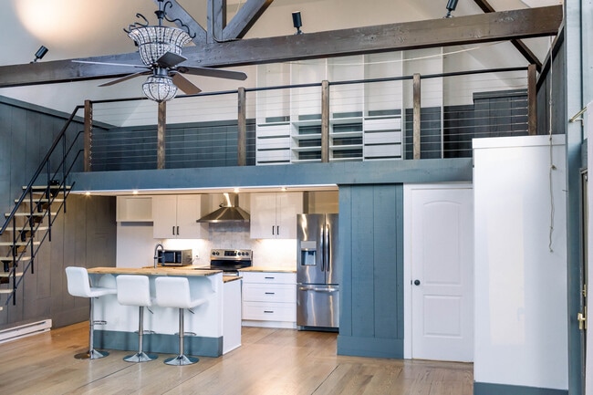 Building Photo - 24 Morningside Dr S