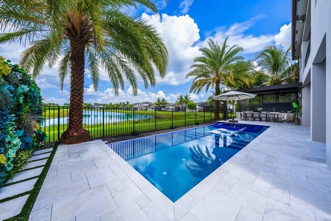 Building Photo - 17119 Aquavera Way