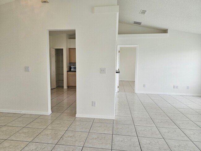 Building Photo - 13345 Pinyon Dr