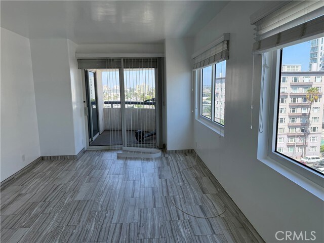 Building Photo - 525 E Seaside Way