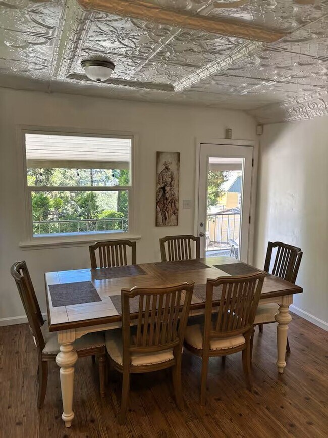 Building Photo - Vintage 5 bedroom Home with Three Car Garage