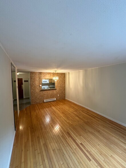 Building Photo - 11 Weld St