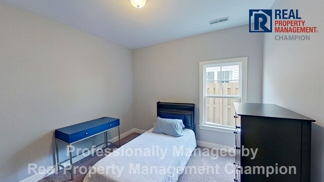 Building Photo - Immaculate 4 BD/3 BA Home w/Screened Porch and Fenced Back Yard