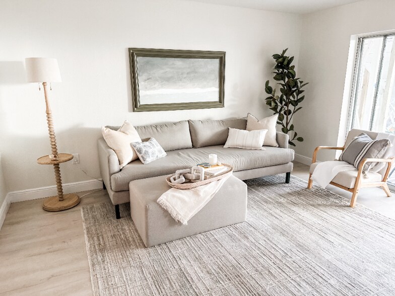 Building Photo - 3640 41st Ln S