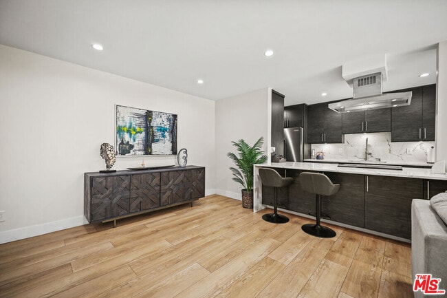 Building Photo - 1045 Kings Rd