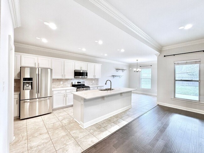 Building Photo - 3 Bedroom House Near LSU in Lake Villas