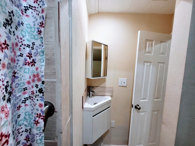 Building Photo - Woodland V B.Up