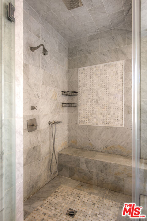 Building Photo - 12142 Hollyglen Pl