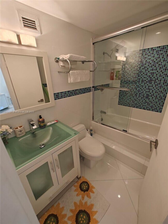 Building Photo - 801 Brickell Bay Dr