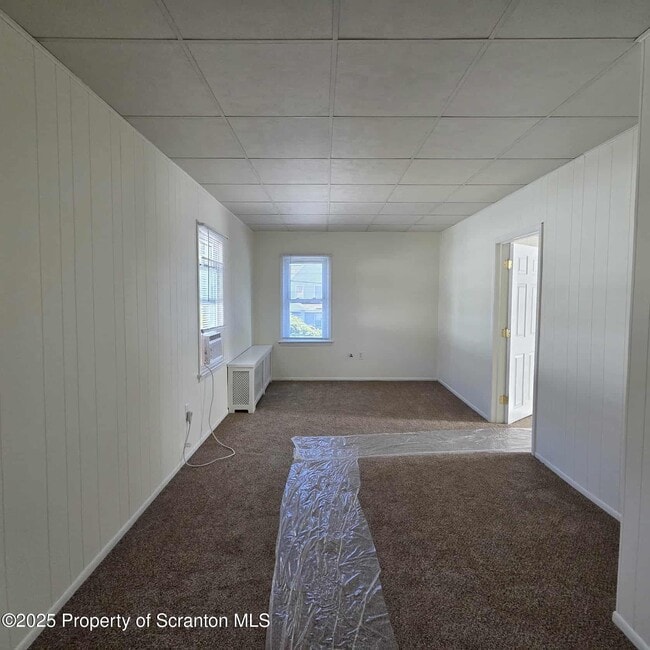 Building Photo - 1413 Sanderson Ave