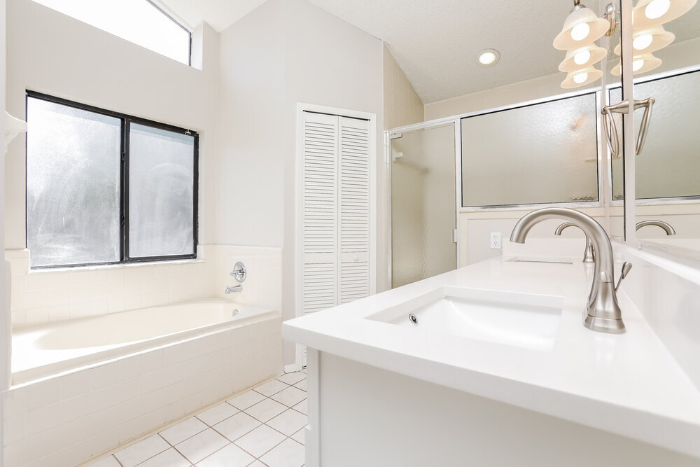 Building Photo - 3304 S St Lucie Dr