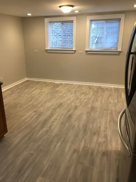 Kitchen Nook - 1733 W Superior St