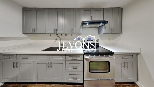 Building Photo - $1,000 Rent Credit if move-in occurs befor...