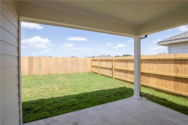 Building Photo - 883 Kickapoo Ln