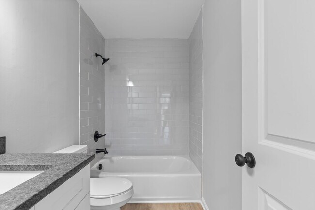 Building Photo - 400 Gallery Ln