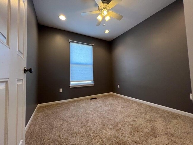 Building Photo - 409 Parker Dr