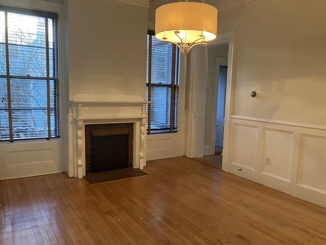 Building Photo - 322 Spring St