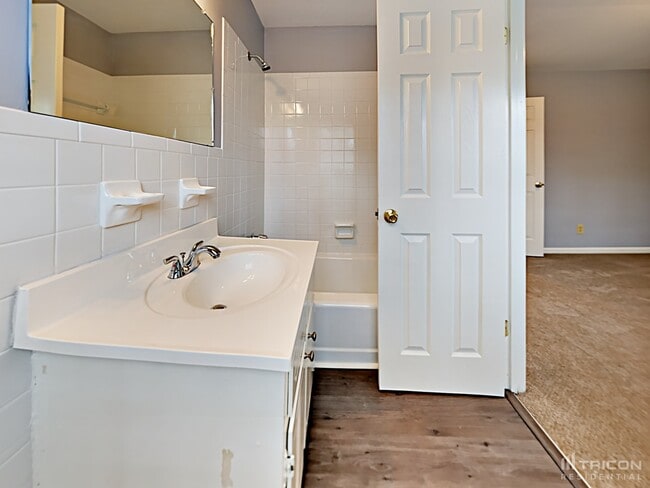 Building Photo - 490 Rocky Creek Dr