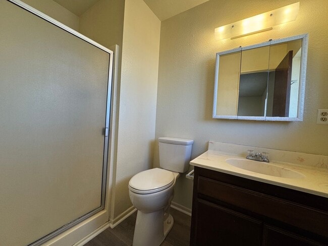 Building Photo - Victorville Home