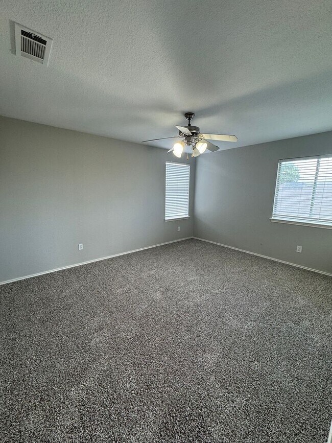 Building Photo - Spacious Midway ISD Home