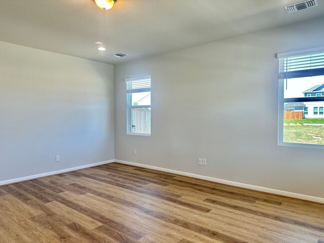 Building Photo - 3 Bed 2Bath in Taylor Tx
