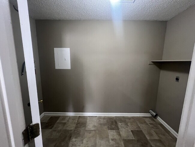 Building Photo - 3864 NORTHEAST DRIVE UNIT C CLARKSVILLE, TN 37042