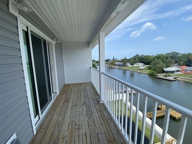 Building Photo - Waterfront 3 bedroom townhome with dock!