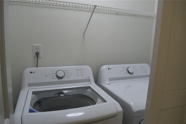 Building Photo - 10680 Glenbarr Dr