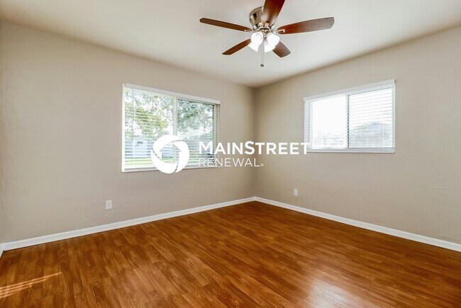 Building Photo - 3 Bedroom Pet-Friendly Home in St. Petersburg, FL with Main Street Renewal