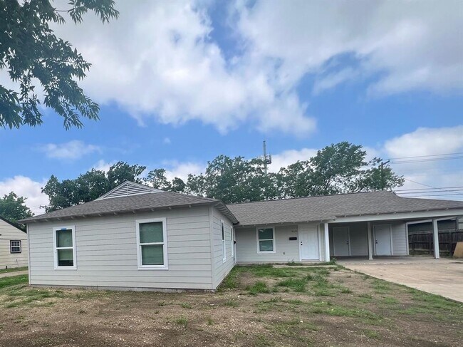 Building Photo - 919 Stetson Ave